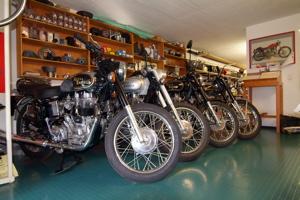 Royal-Enfields bei Jochen Sommer